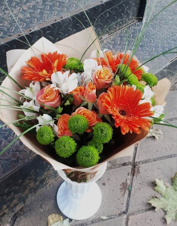 Букет цветов из: Герберы, Хризантемы, Альстромерии и Розы в Октябрьском Московской области