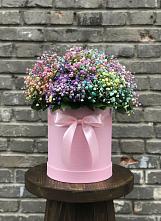 Цветочная композиция из Гипсофила и Розы в шляпной коробке в Октябрьском Московской области