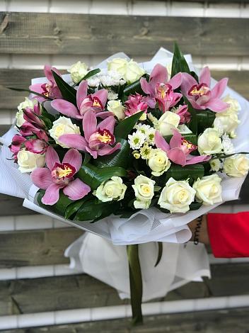 Букет цветов из: Розы и Хризантемы в Октябрьском Московской области