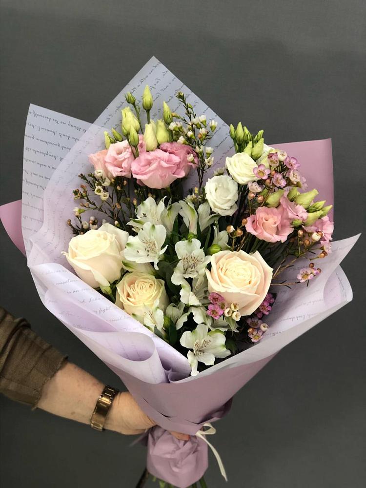 Букет цветов из: Альстромерии, Розы и Лизиантусы в Октябрьском Московской области