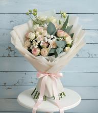 Букет цветов из:  Розы и Лизиантусы в Октябрьском Московской области
