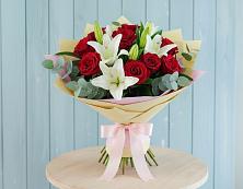 Букет цветов из:  Лилии и Розы в Октябрьском Московской области