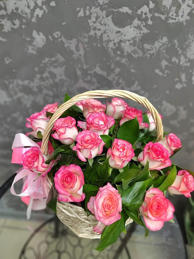 Цветочная композиция из Розы в корзине в Октябрьском Московской области