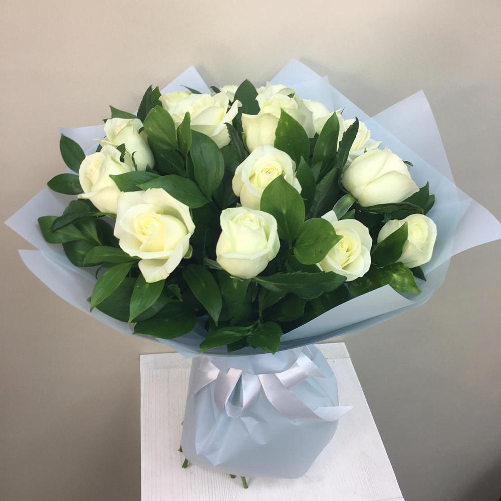 Букет 15 Белых роз Проуд в Октябрьском Московской области