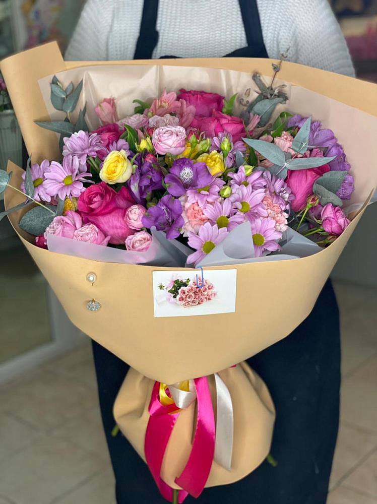 Букет цветов из: Хризантемы, Гвоздики и Альстромерии в Октябрьском Московской области