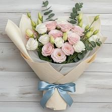 Букет цветов из:  Лизиантусы в Октябрьском Московской области