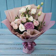 Букет цветов из:  Розы и Лизиантусы в Октябрьском Московской области