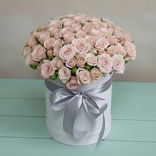 Цветочная композиция из Розы в шляпной коробке в Октябрьском Московской области