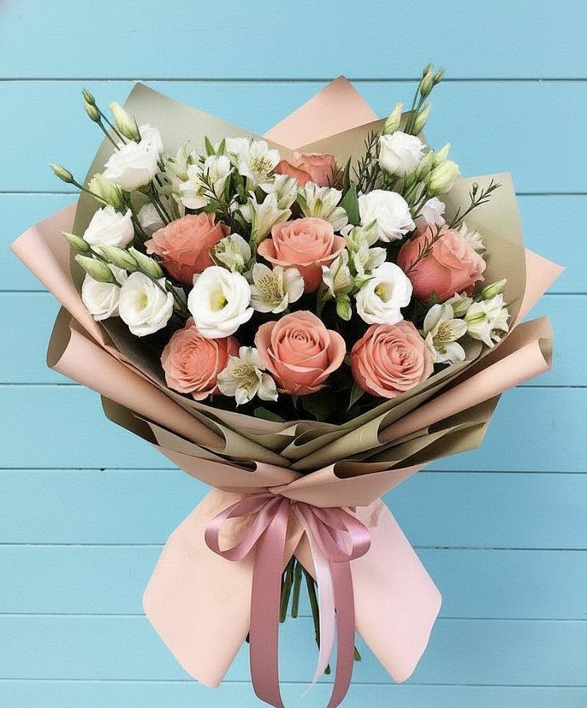 Букет цветов из: Розы, Альстромерии и Лизиантусы в Октябрьском Московской области