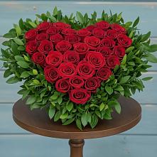 Цветочная композиция из Розы в виде сердца в Октябрьском Московской области