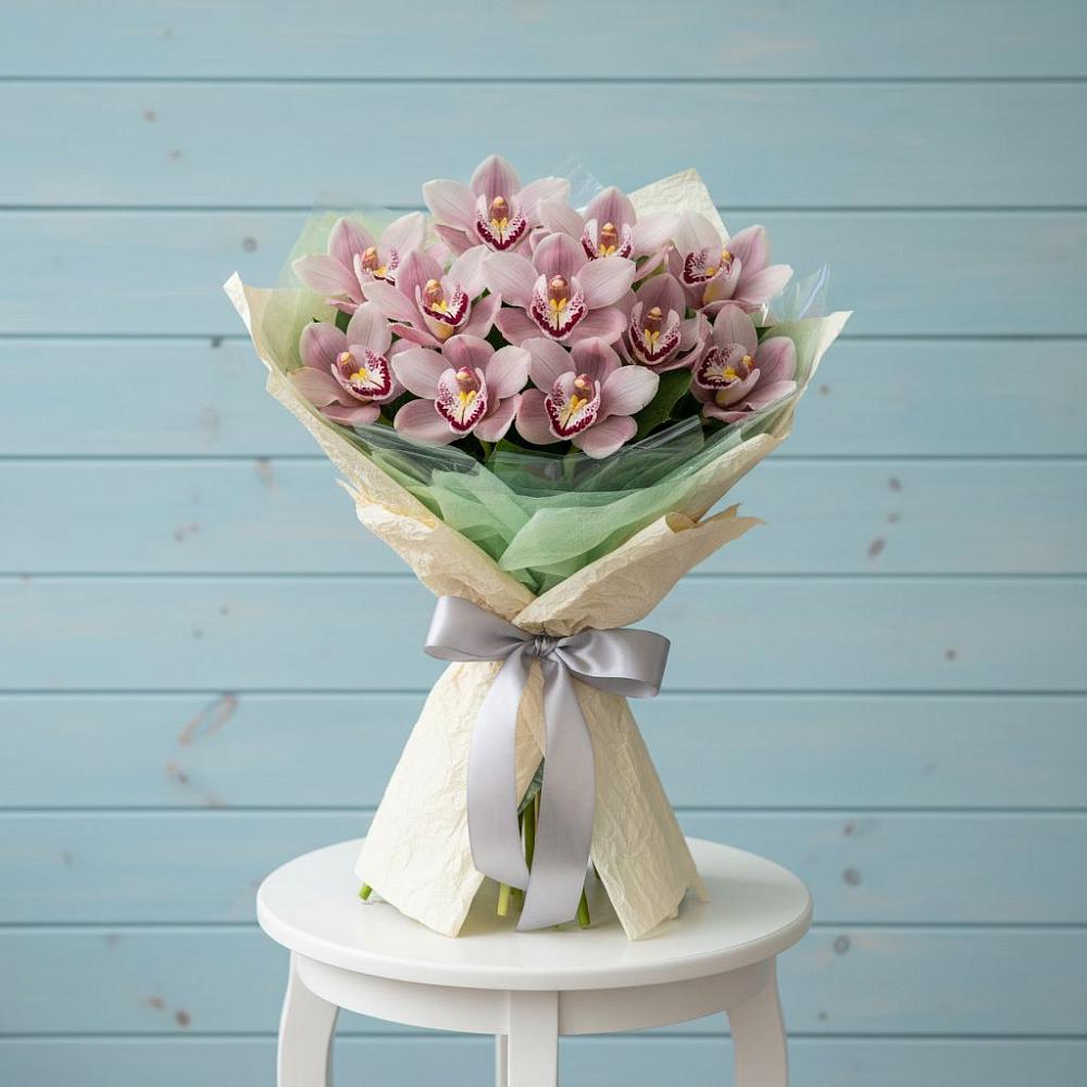 Букет цветов из: Орхидеи и Розы в Октябрьском Московской области