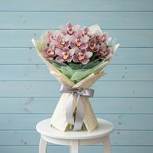 Букет цветов из:  Орхидеи и Розы в Октябрьском Московской области