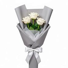 Букет 3 белые розы в Октябрьском Московской области