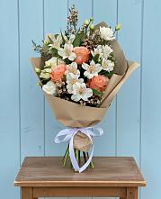 Букет цветов из:  Альстромерии, Лизиантусы, Розы и Хризантемы в Октябрьском Московской области
