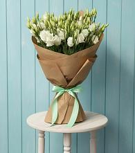 Букет цветов из:  Лизиантусы в Октябрьском Московской области