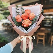 Букет цветов из:  Розы в Октябрьском Московской области
