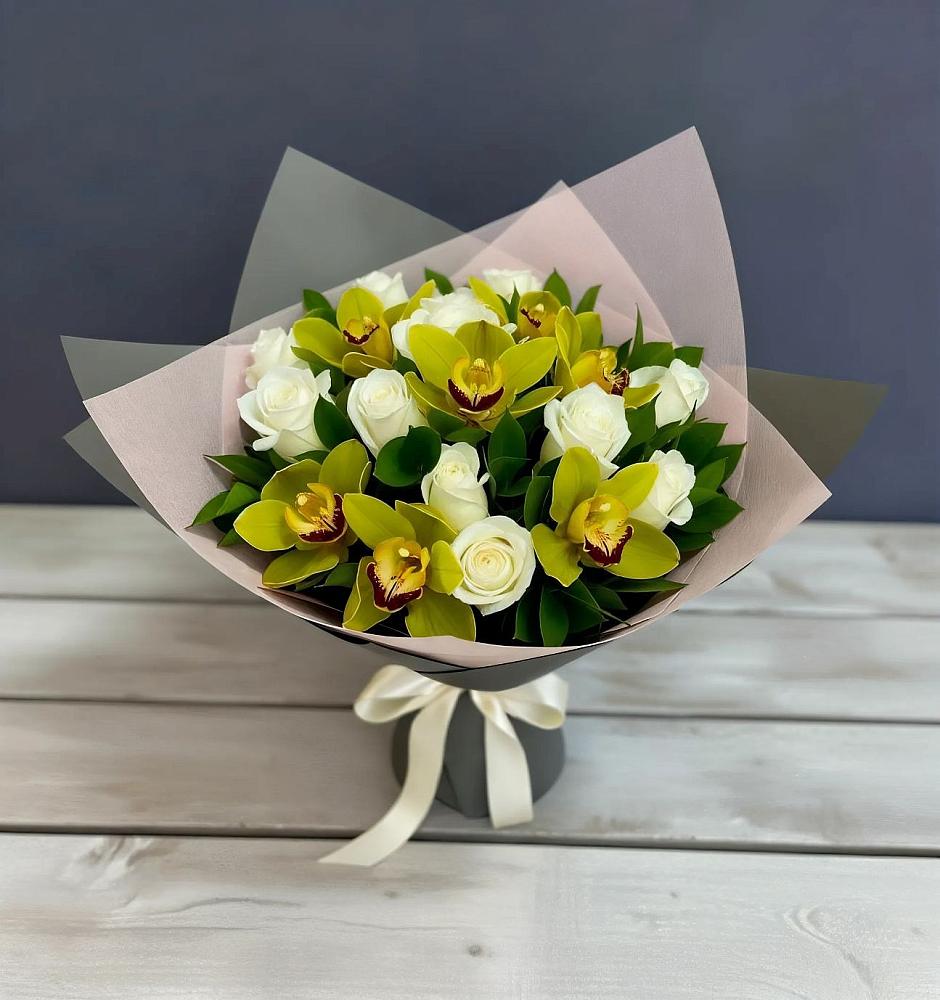 Букет цветов из: Орхидеи и Розы в Октябрьском Московской области