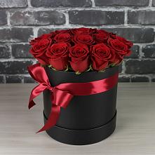 Цветочная композиция из Розы в шляпной коробке в Октябрьском Московской области