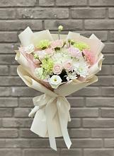 Букет цветов из:  Гвоздики, Розы, Лизиантусы и Хризантемы в Октябрьском Московской области