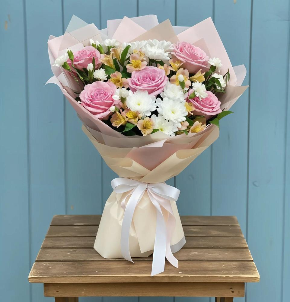 Букет цветов из: Гвоздики, Орхидеи и Розы в Октябрьском Московской области