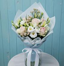 Букет цветов из:  Розы и Лизиантусы в Октябрьском Московской области