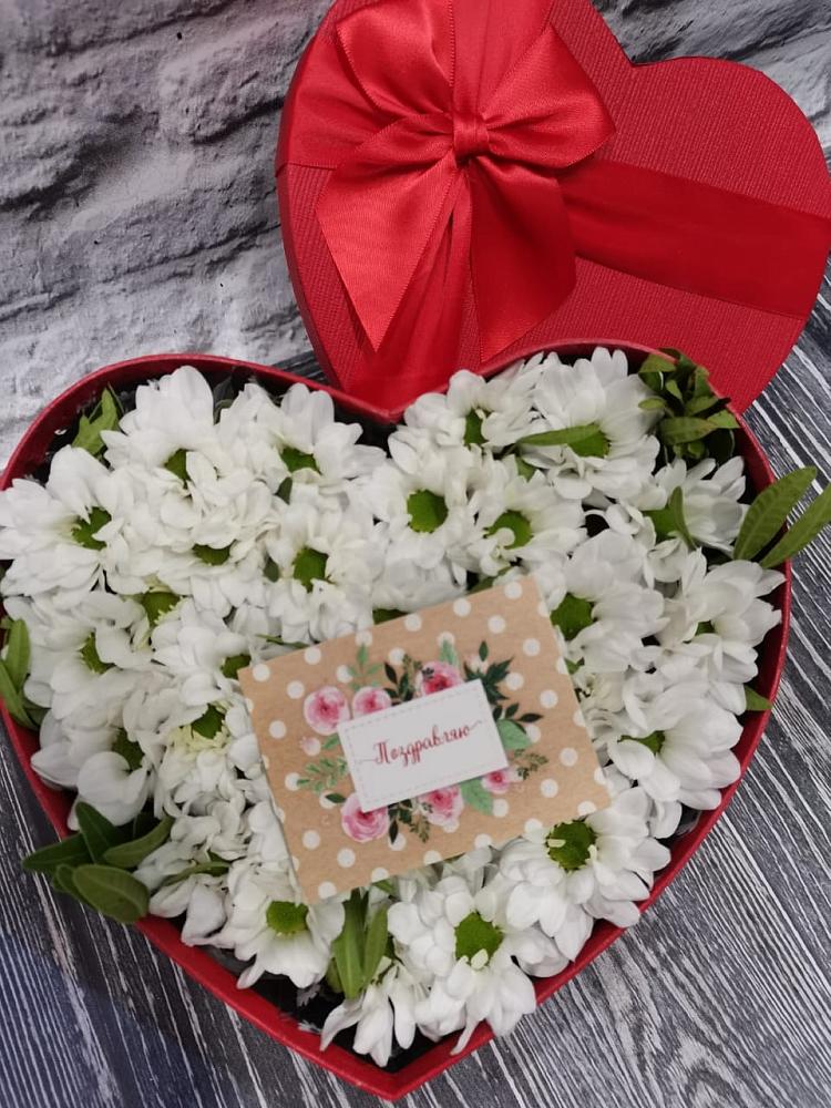 Цветочная композиция из Хризантемы в виде сердца в Октябрьском Московской области