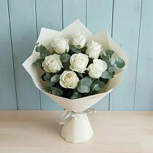Букет Белые розы в Эвкалипте в Октябрьском Московской области
