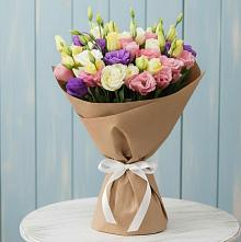 Букет цветов из:  Лизиантусы в Октябрьском Московской области