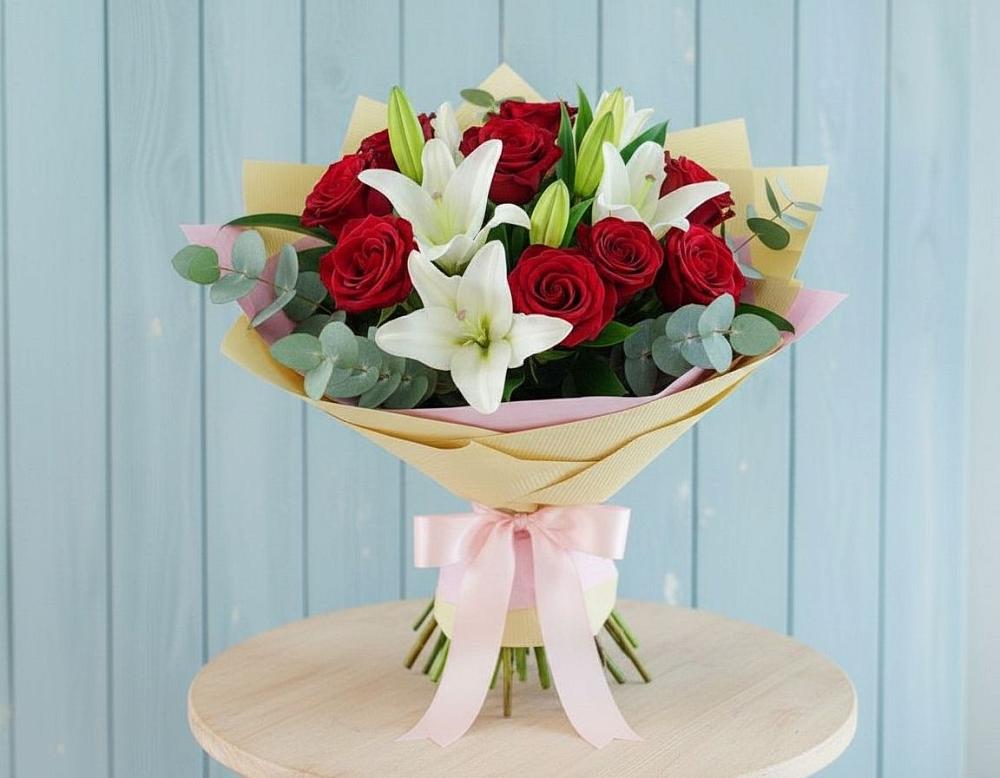 Букет цветов из: Лилии и Розы в Октябрьском Московской области